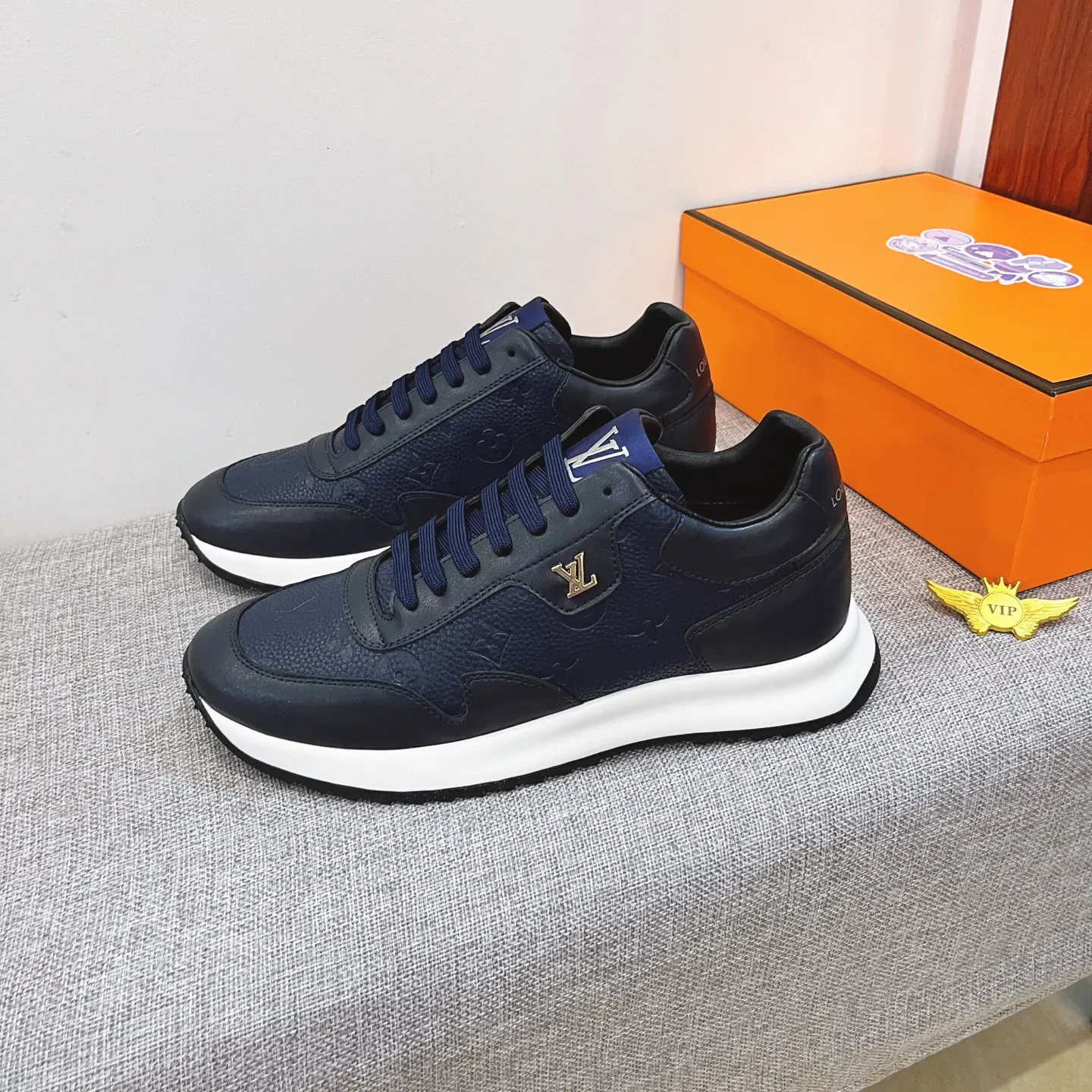 Men's shoes 💰 460💰【LV】🔥Louis Vuitton, high-end men's shoes brand official website 1:1 latest masterpiece: uppers are made of Italian imported first-layer cowhide with comfortable and breathable lining➕original non-slip and wear-resistant outsole🔥, making walking more convenient and comfortable! An exclusive new model, a stunning work, a beautiful 1:1 replica [color] compared to the official quality! Create a fashionable personality to set off your uniqueness! A must-have for trendy men! Classic🔥Size: 38-44 Color: 🔥Multiple colors available🔥.